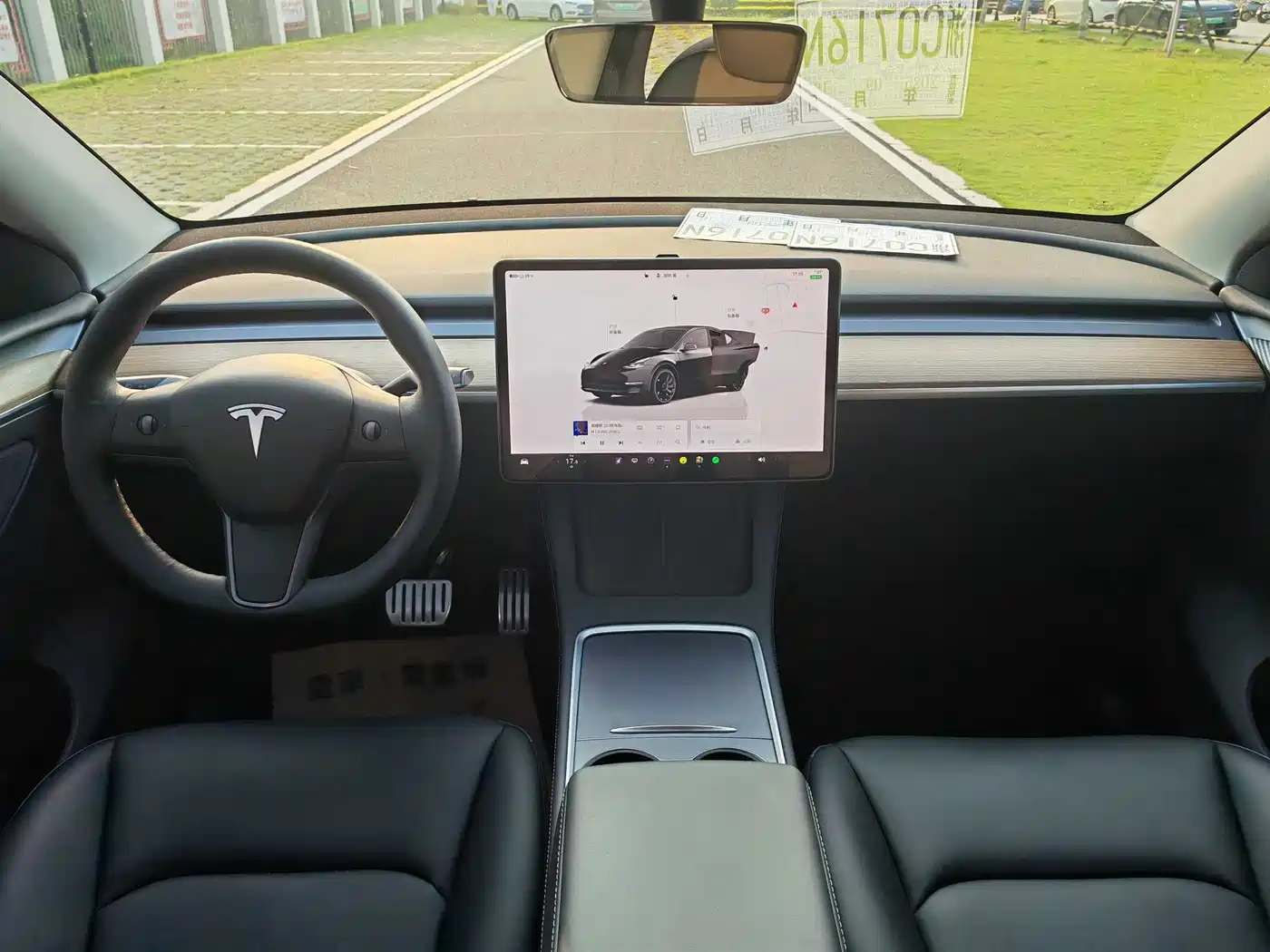 TESLA MODEL Y