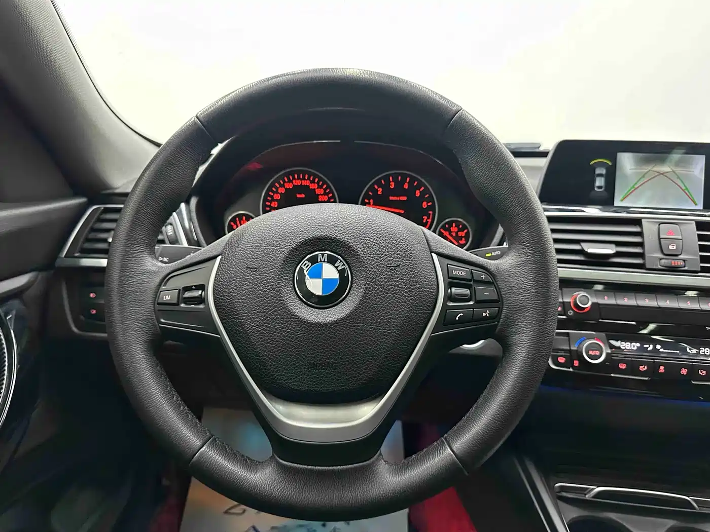 BMW 3 Series GT 2018 320i Fashion фото 16