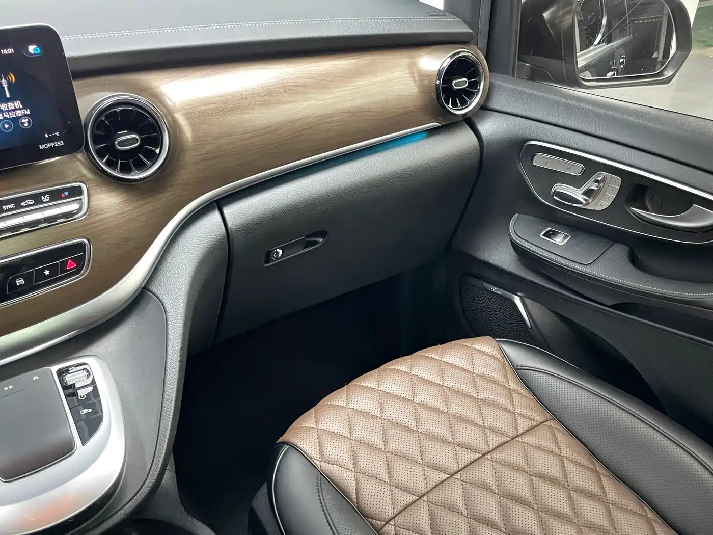 Mercedes-Benz V-Class 2020 V 260 Luxury Edition фото 20