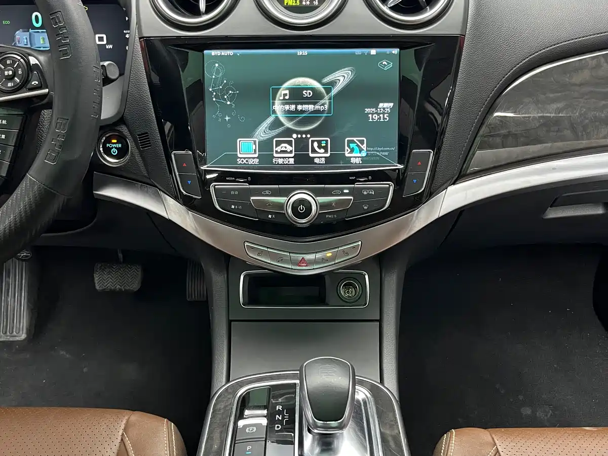 BYD Tang New Energy 2015 2.0T 4WD Flagship фото 13