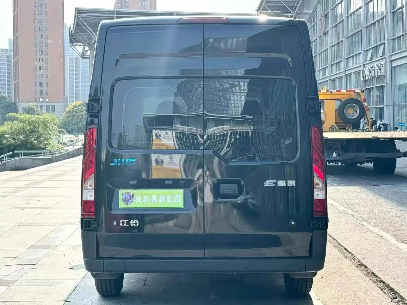 Jiangling E-Fushun 2026 2025 Model Bright Window Version 77kwh Medium Wheelbase Medium Roof