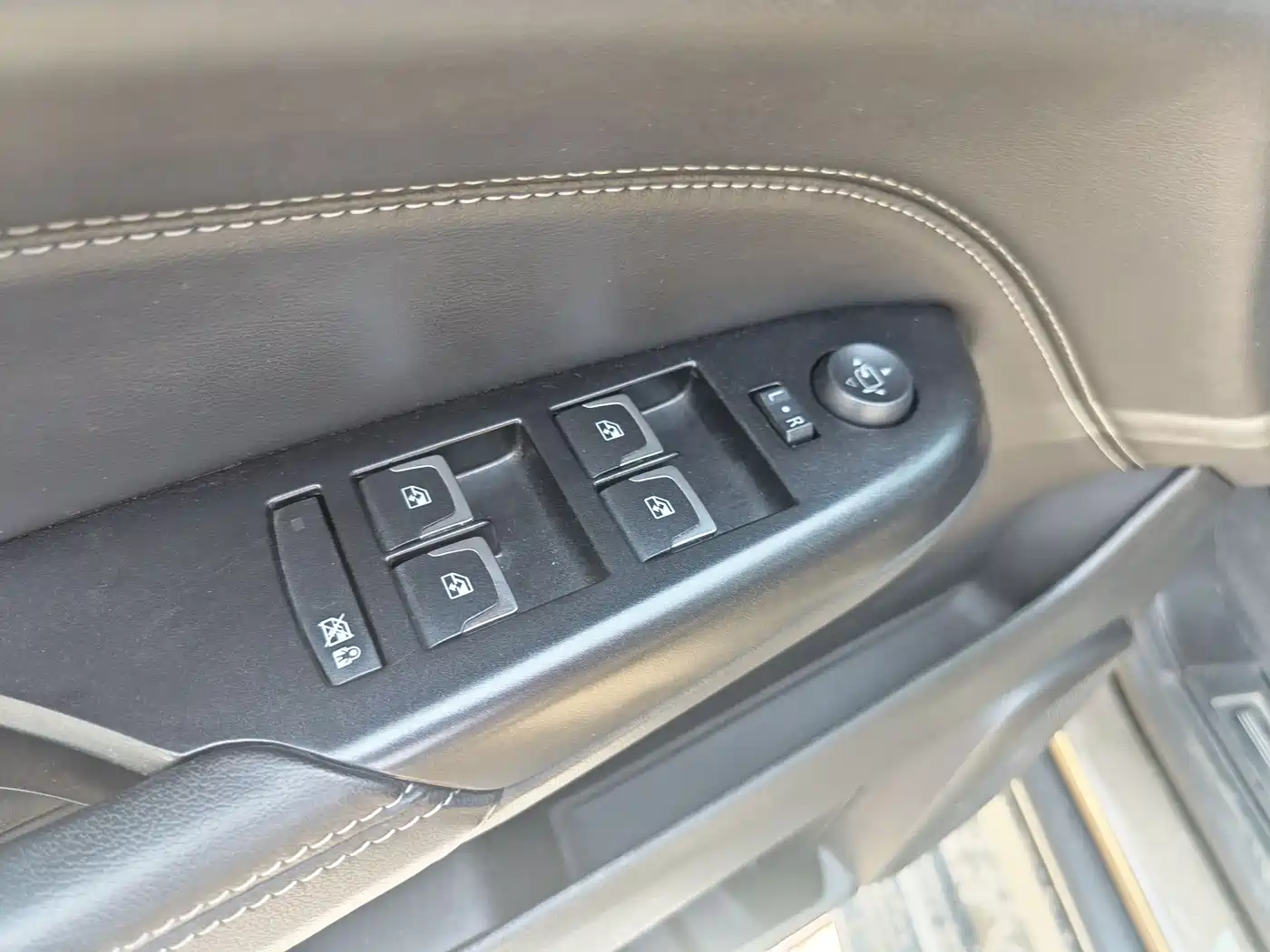 Cadillac SRX 2015 3.0L Comfort фото 28