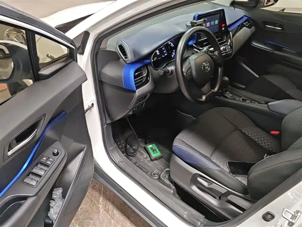 Toyota C-HR 2022 Hybrid 2.0L E-CVT Comfort Edition фото 16