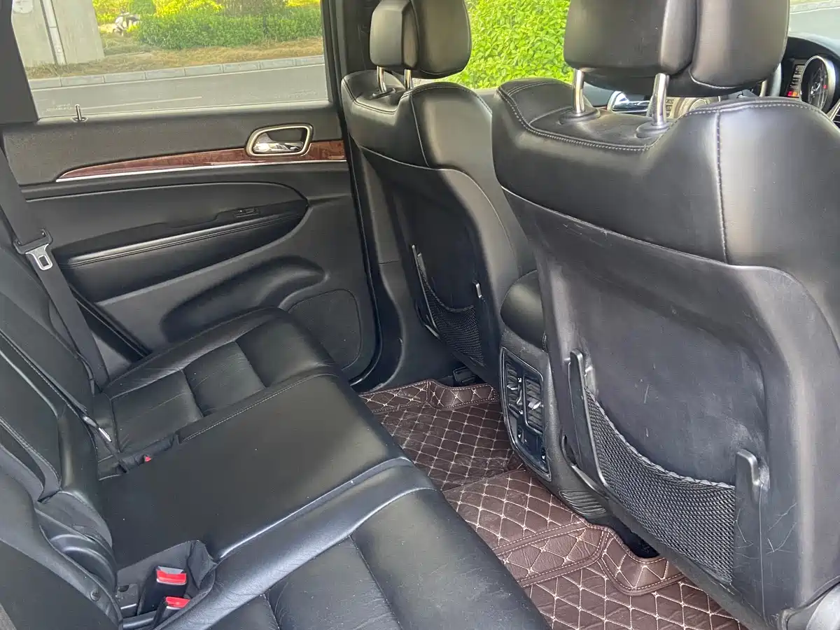 Фото 6 - Jeep Grand Cherokee (Import)