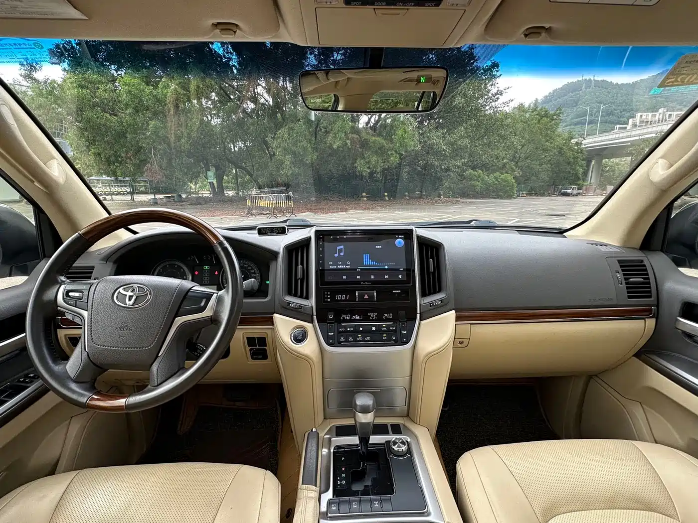 2017 Toyota Land Cruiser (Import)