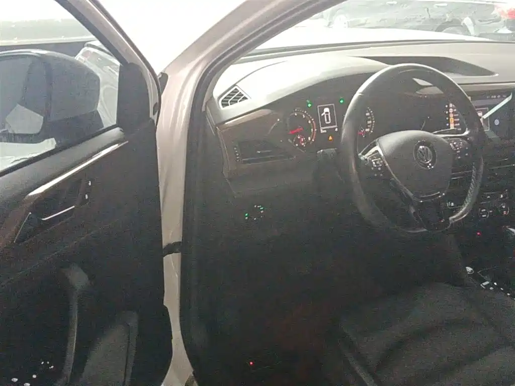 Volkswagen Tharu 2019 280TSI 2WD Comfort Edition China VI фото 16