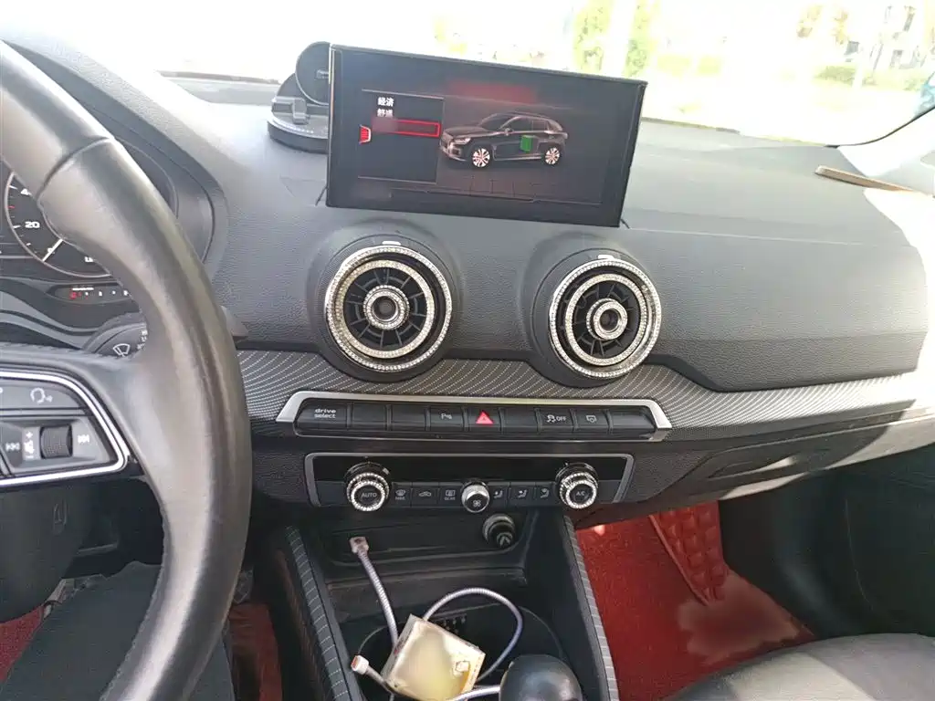 AUDI Q2L E-TRON