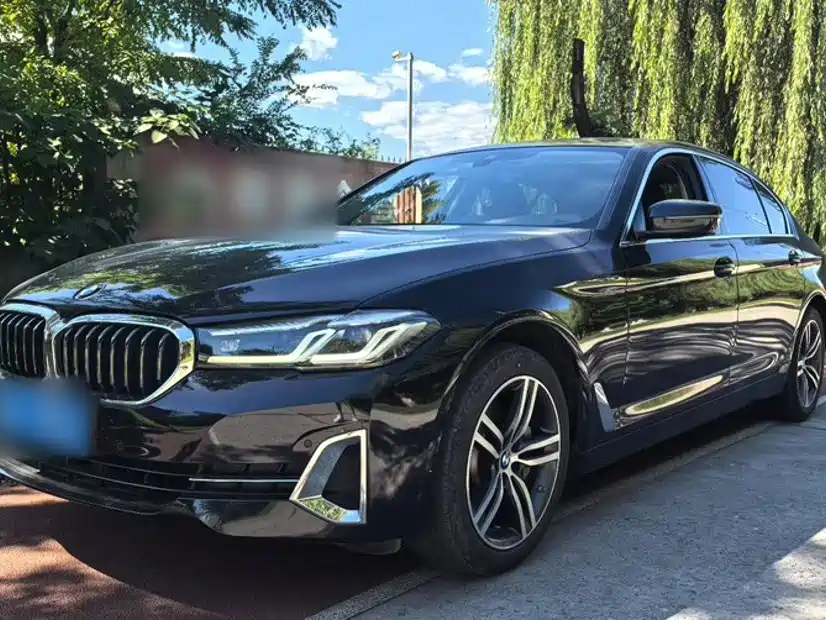 Photo 2 - BMW 5 Series