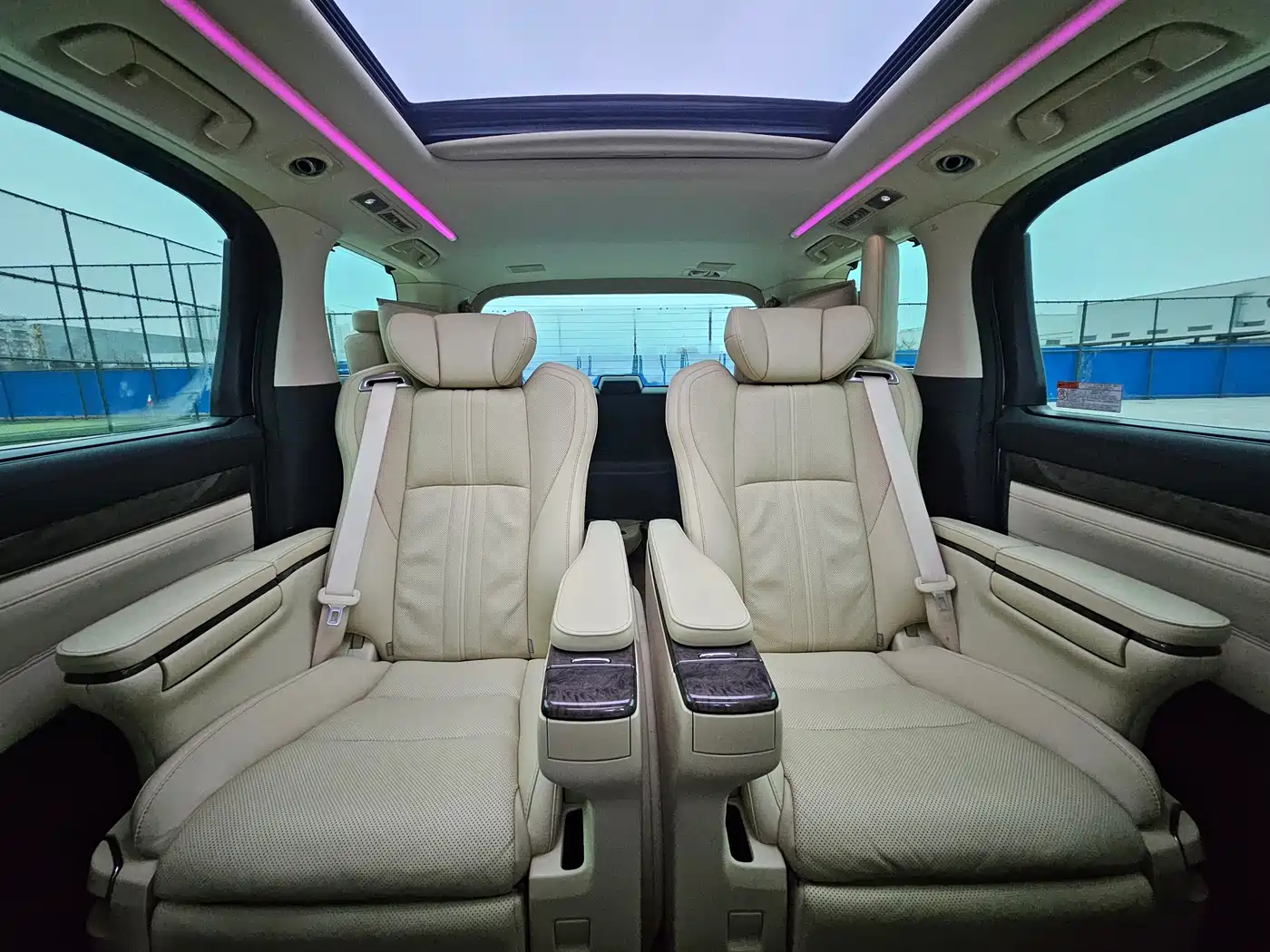 Toyota Vellfire 2021 Crown Hybrid 2.5L HV Premium Edition фото 23
