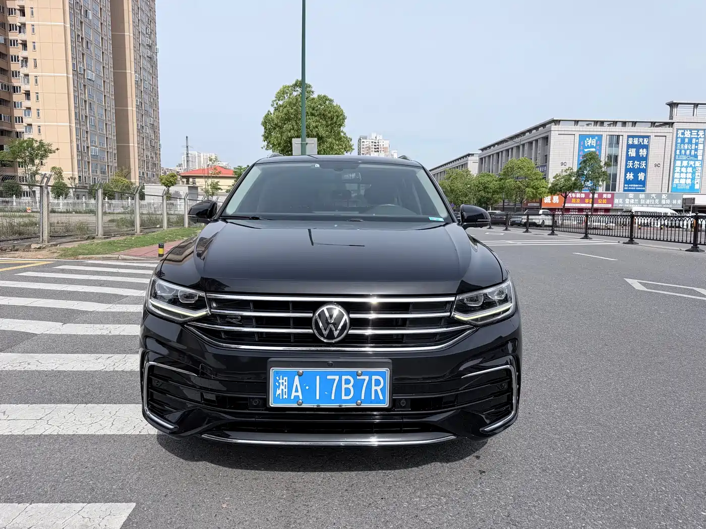 Volkswagen Tiguan L 2022 330TSI Auto 2WD R-Line Premium Edition фото 2
