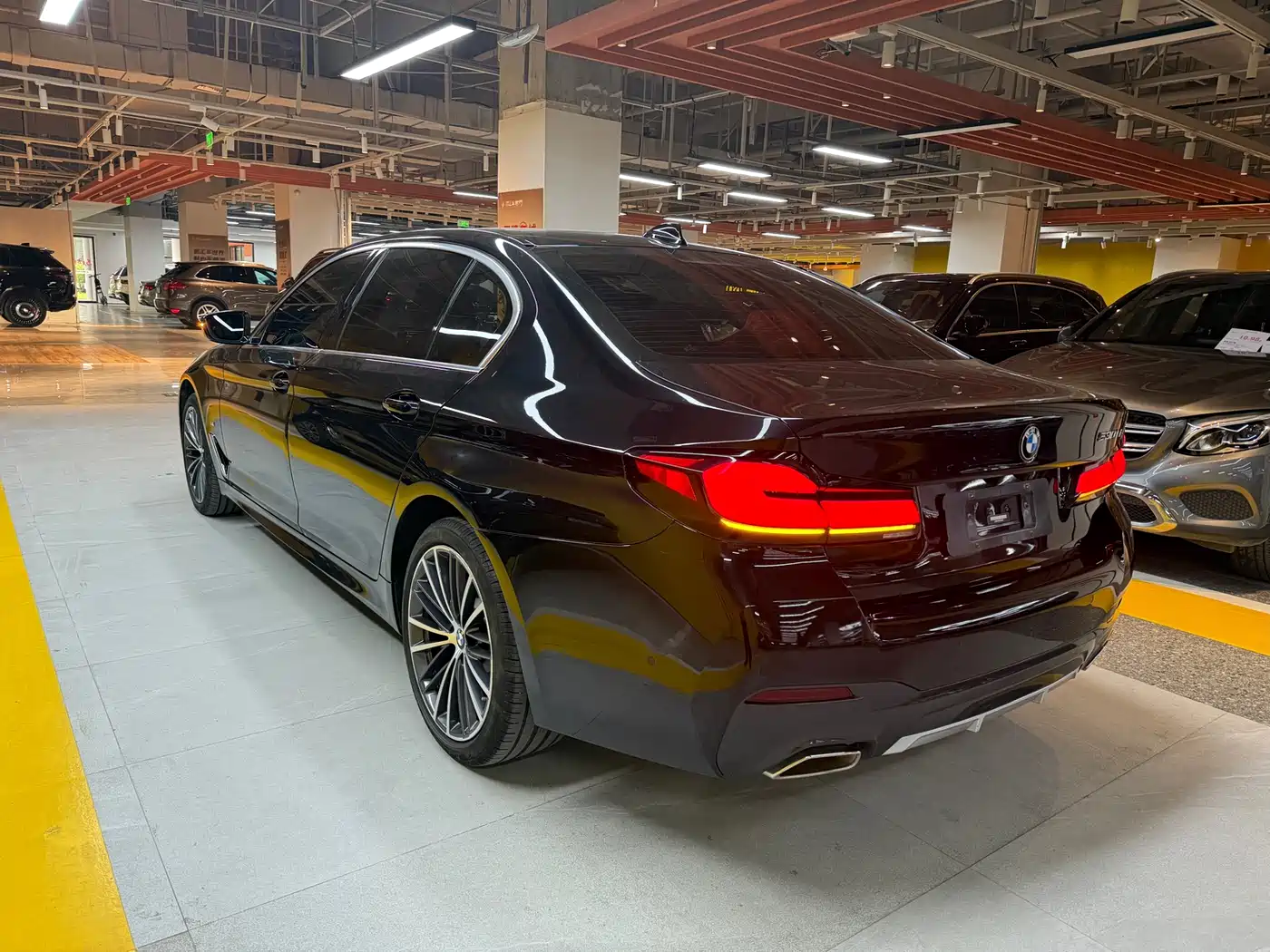 BMW 5 Series 2023 530Li Leading M Sport Package фото 16