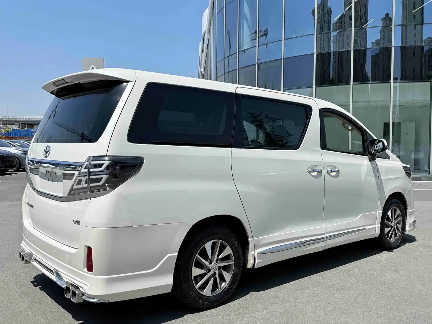 Toyota Alphard фото 14
