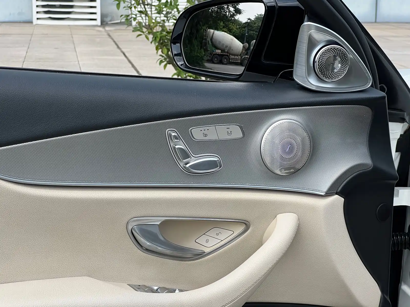 صورة 15 - Mercedes-Benz E-Class