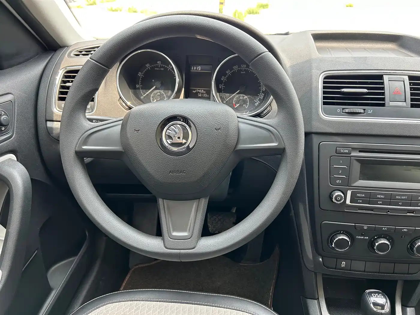 Škoda Yeti 2017 TSI280 DSG Advance фото 16