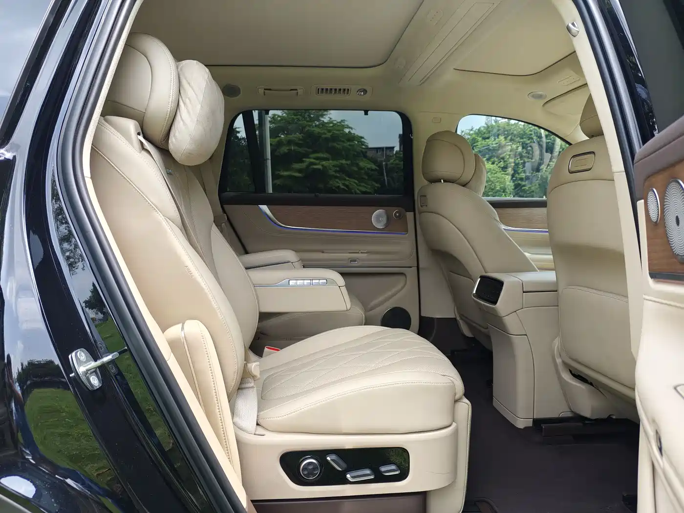 AITO Wenjie AITO M9 2024 Extended Range Ultra 42kWh 6-Seater фото 9