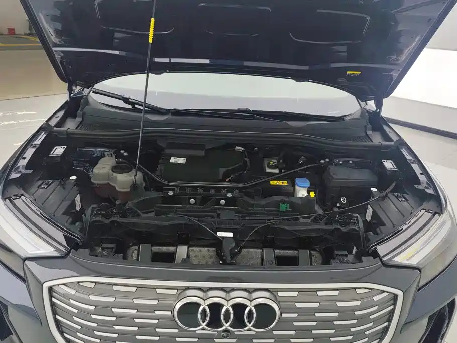 Photo 10 - Audi Q4 e-tron