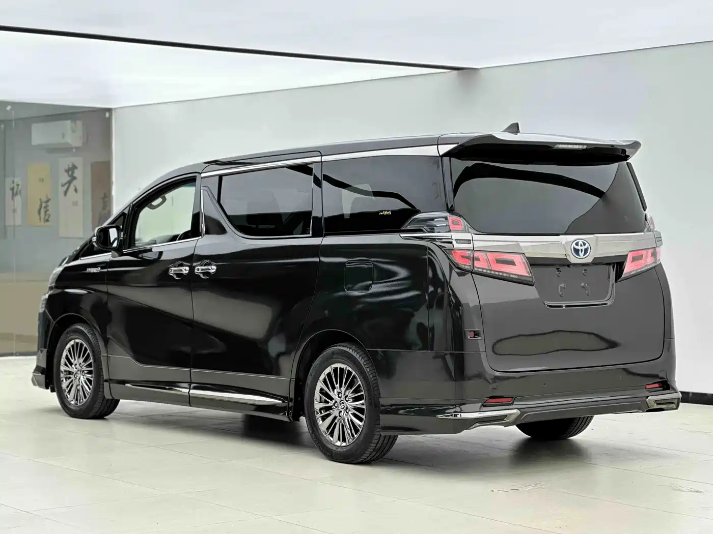 Toyota Vellfire 2020 Twin Engine 2.5L HV Luxury Edition фото 3