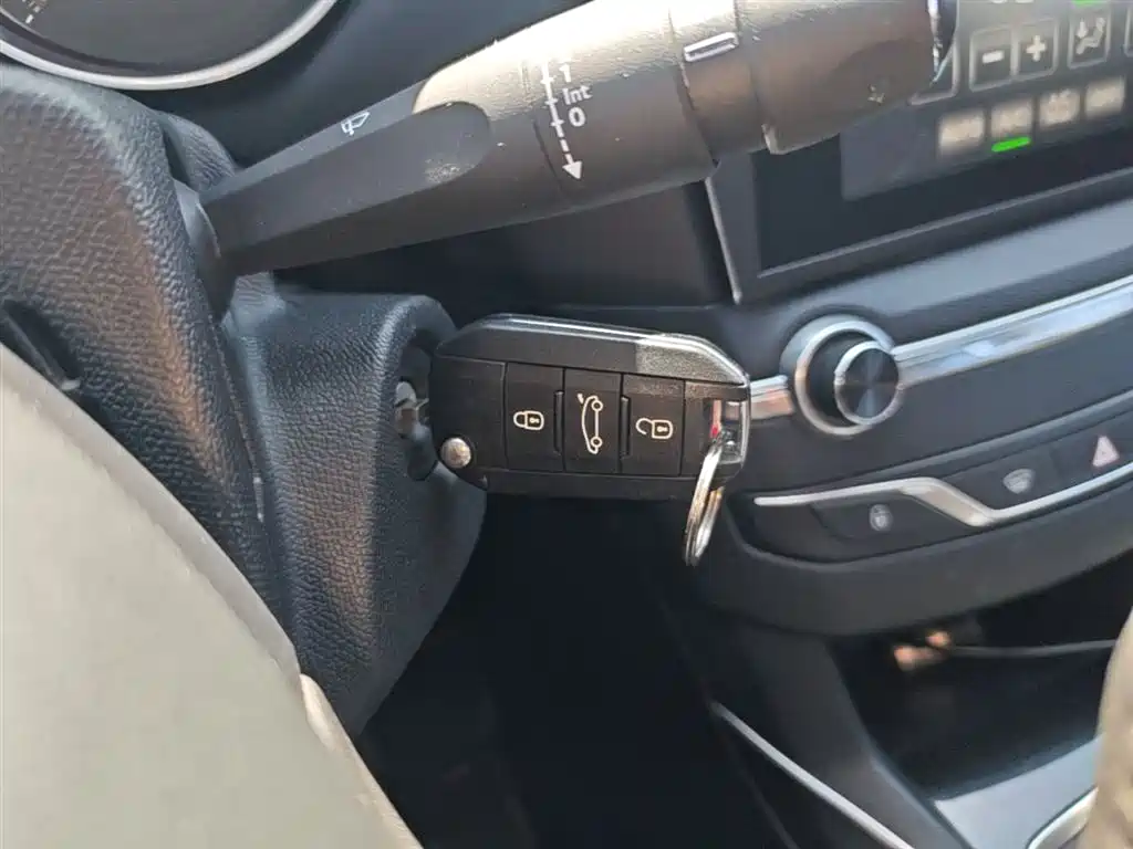 Peugeot 408 2015 Model 1.2T Automatic Luxury Edition фото 9