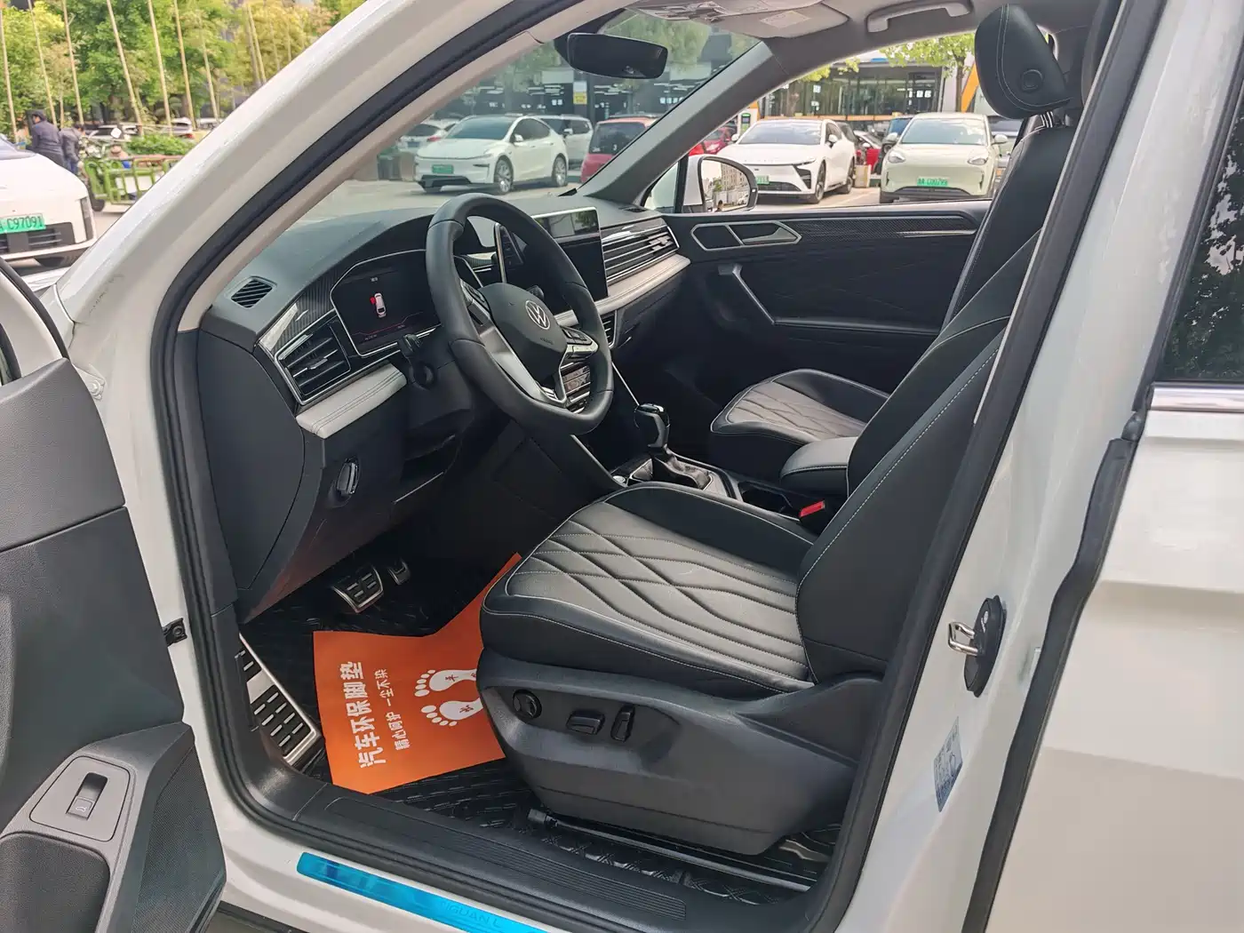 Volkswagen Tiguan L 2024 330TSI Automatic 2WD R-Line Premium Enjoyment Edition фото 4