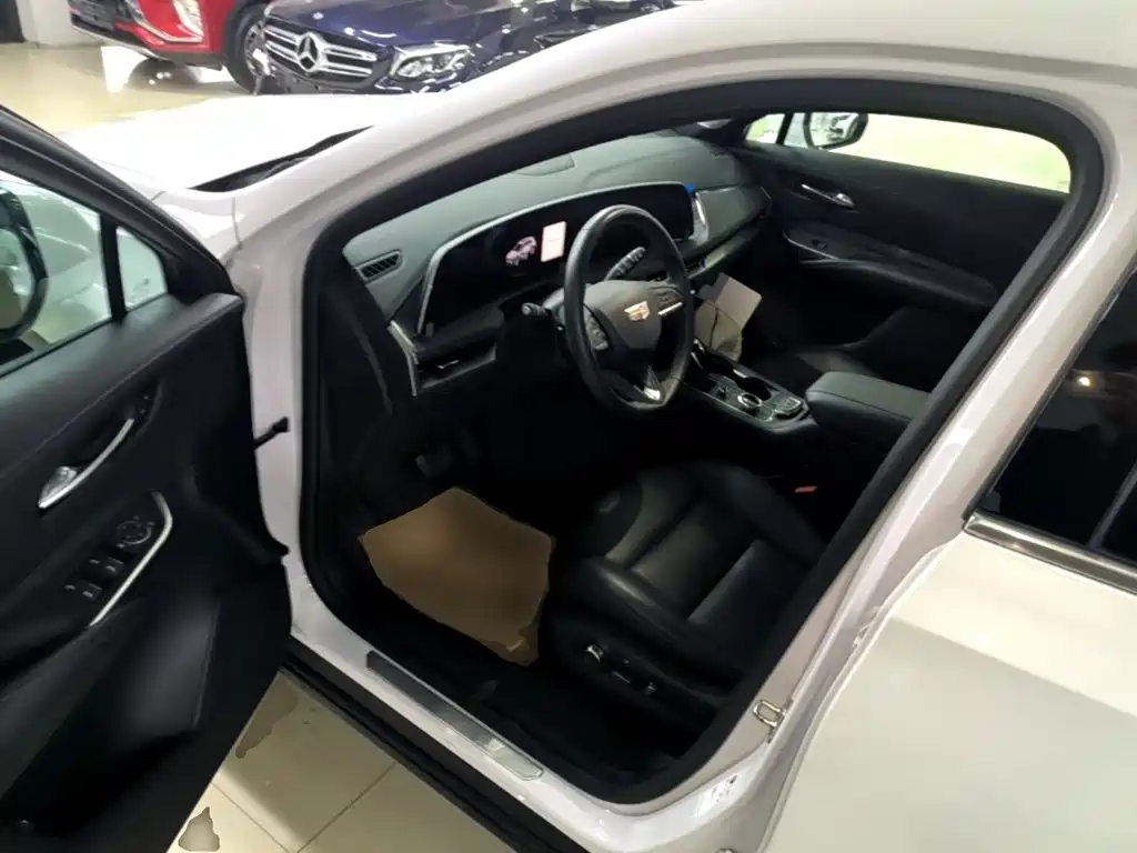 Cadillac XT4 2025 2024 28T 2WD Premium