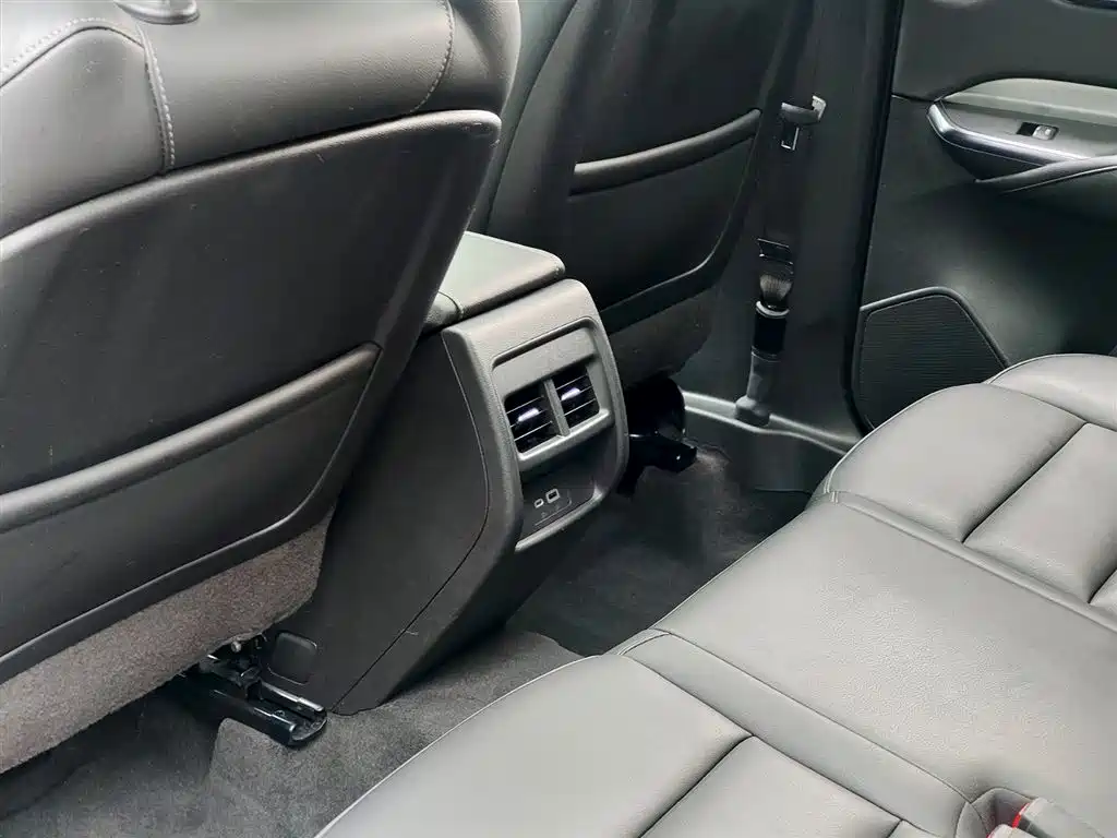 Cadillac XT4 2021 28T FWD Premium Edition фото 9