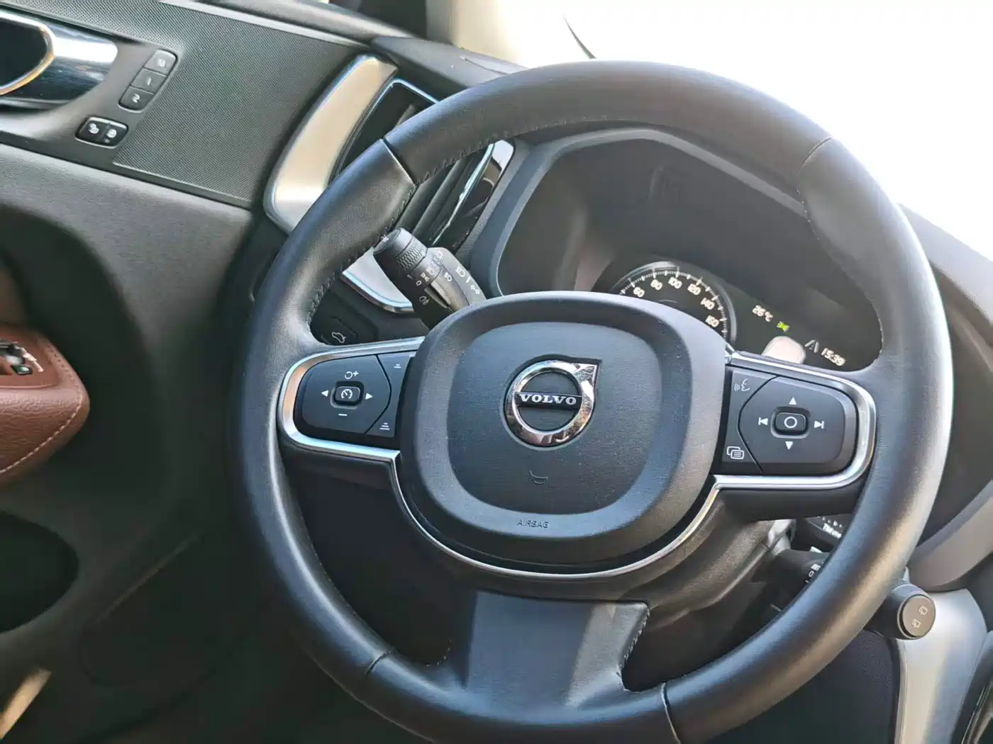 Фото 8 - Volvo XC60