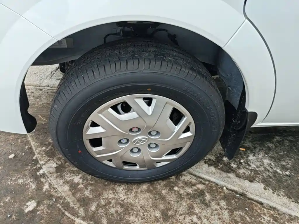 SAIC Maxus Xintu V80 2025 2025 Value Edition Aoyun 2.0T AMT Short Wheelbase Ultra-Low Roof 127Ps 5/6-seater