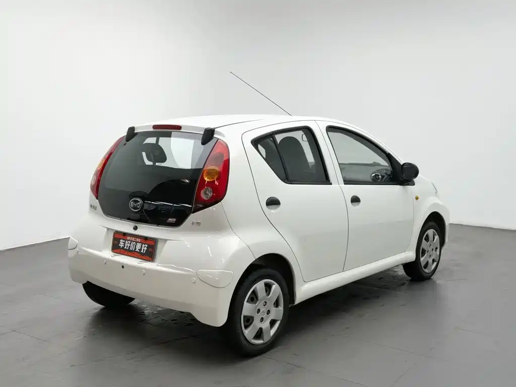 Фото 2 - BYD F0
