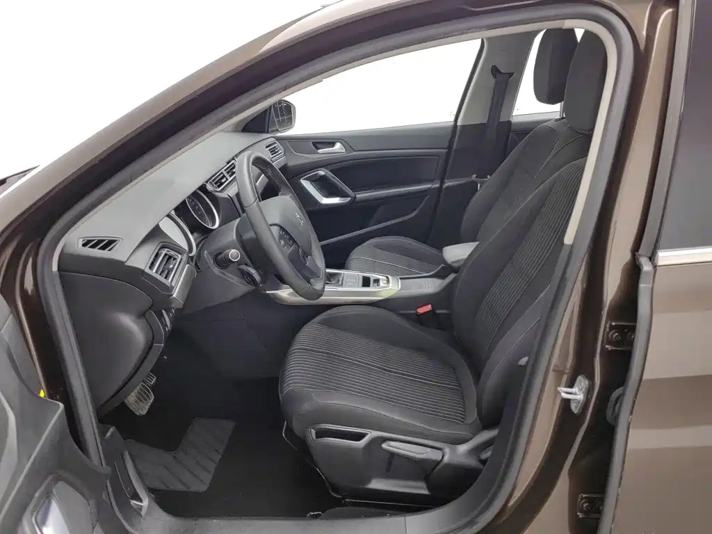 صورة 10 - Peugeot 408