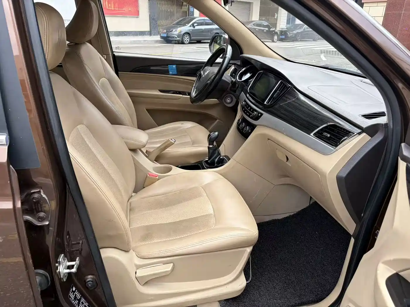 Baojun 730 2018 2016 1.5L Manual Comfort 7-seater China V