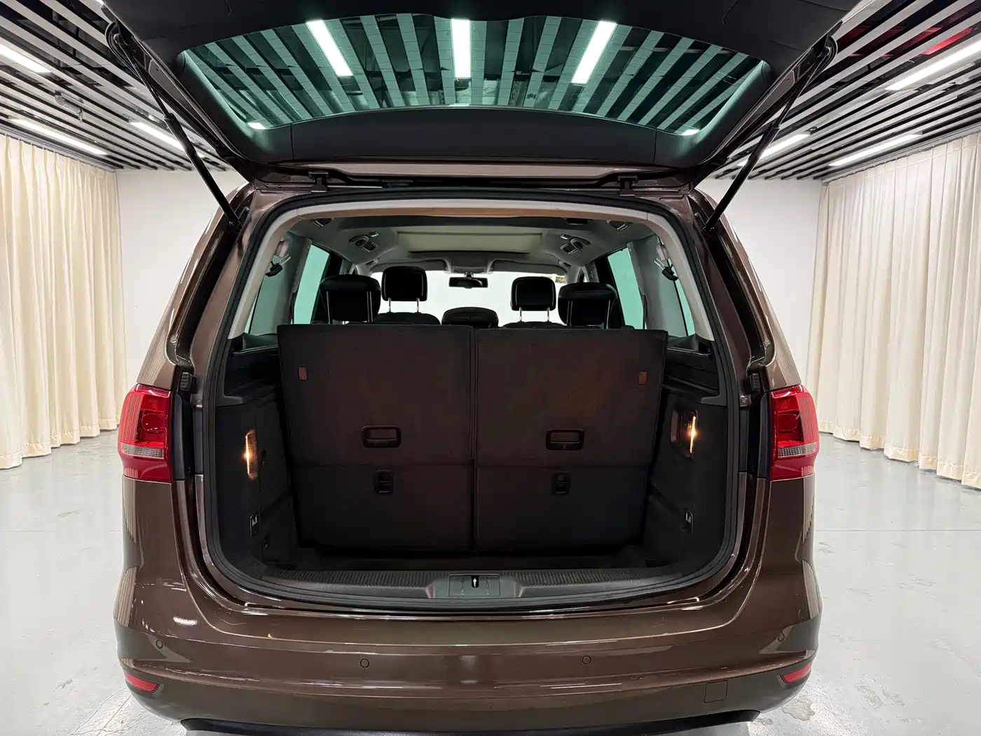 Volkswagen Sharan 2013 1.8TSI Comfort фото 21