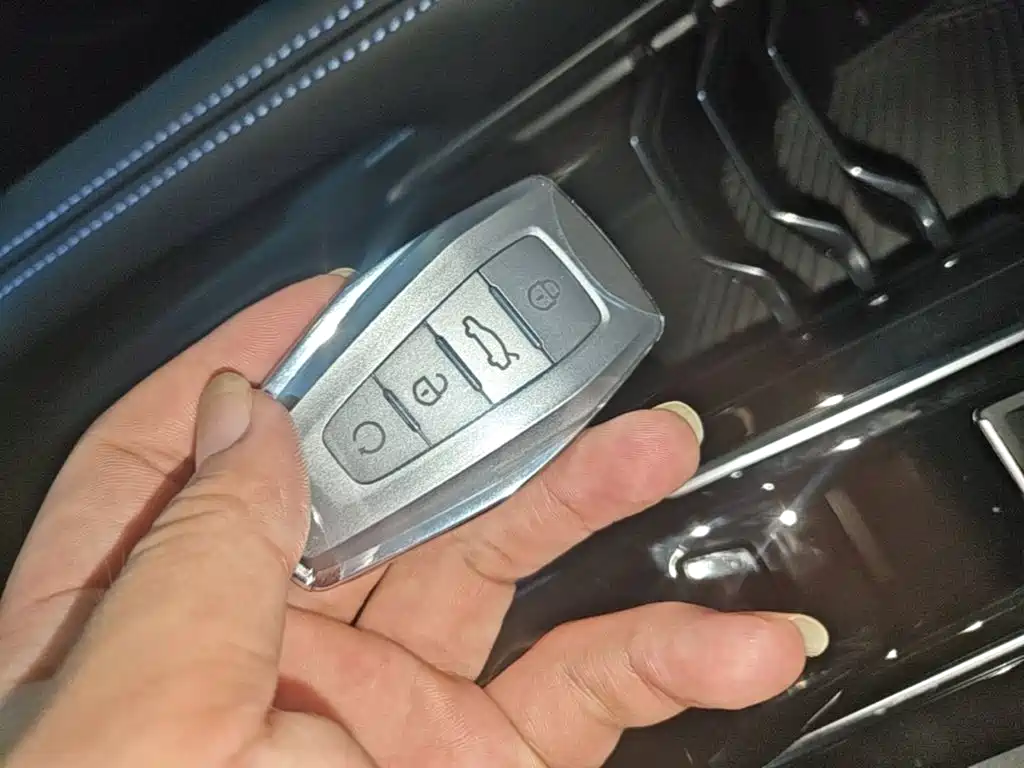 Фото 9 - Geely Coolray