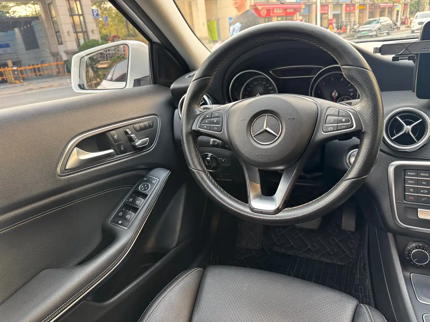 Mercedes-Benz GLA 2017 GLA 200 Dynamic фото 11