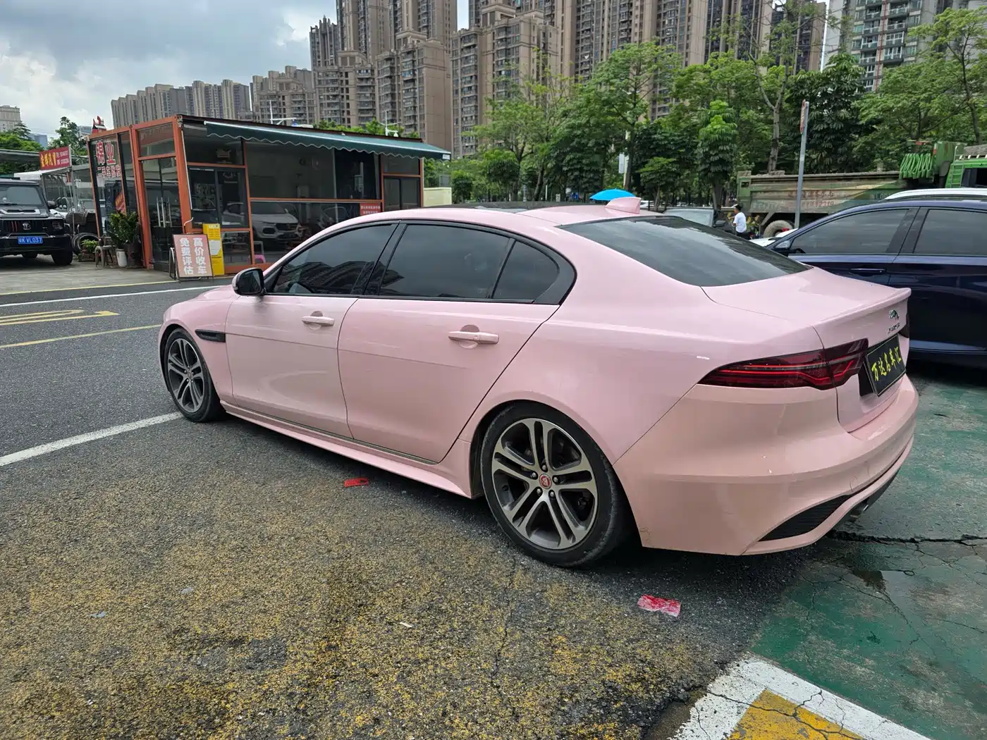 Photo 5 - Jaguar XEL