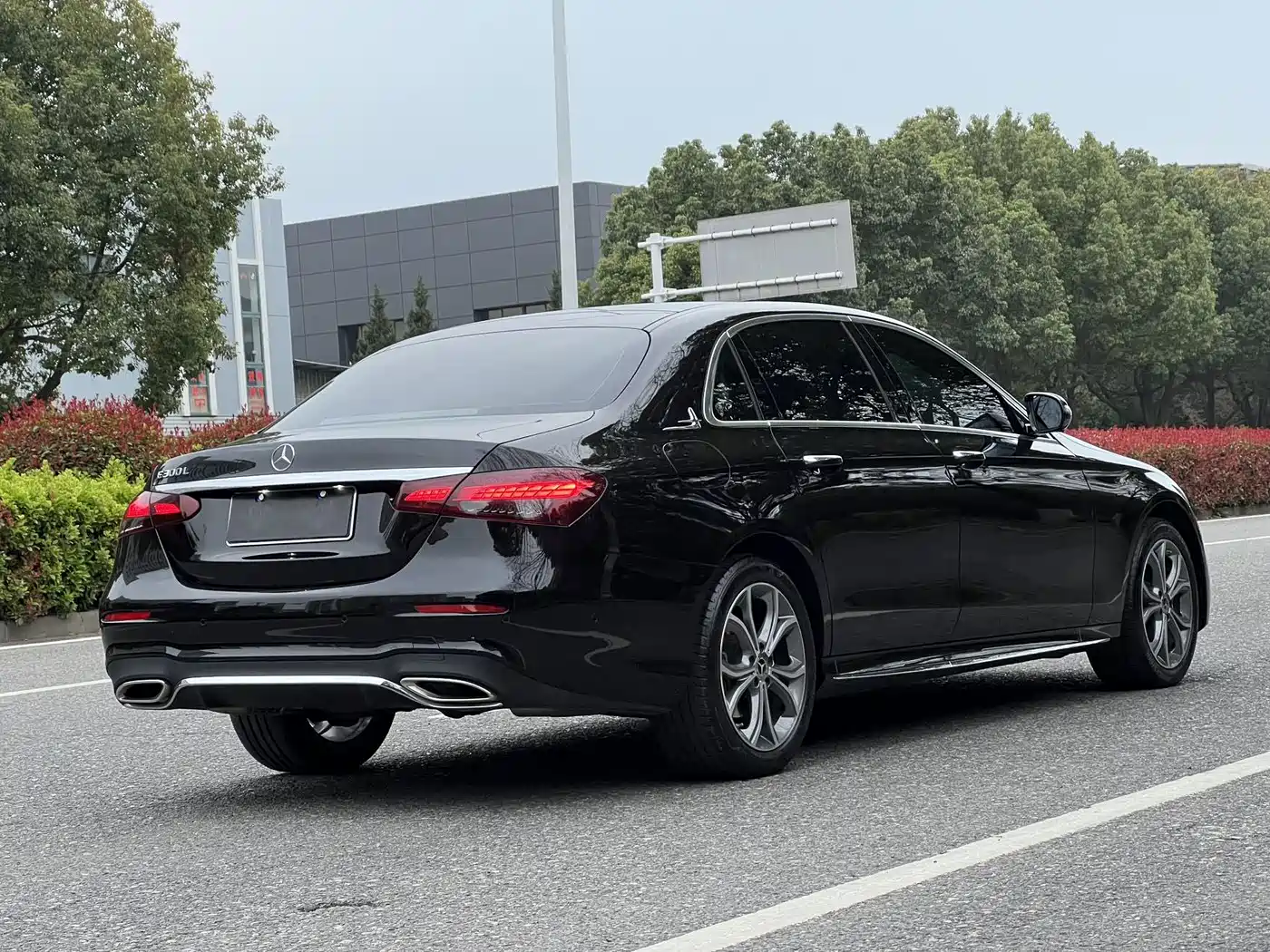 Mercedes-Benz E-Class 2023 E 300 L Sport Luxury фото 6