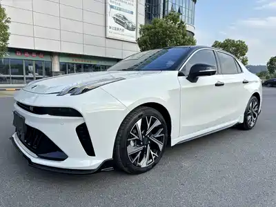 Lynk & Co 03