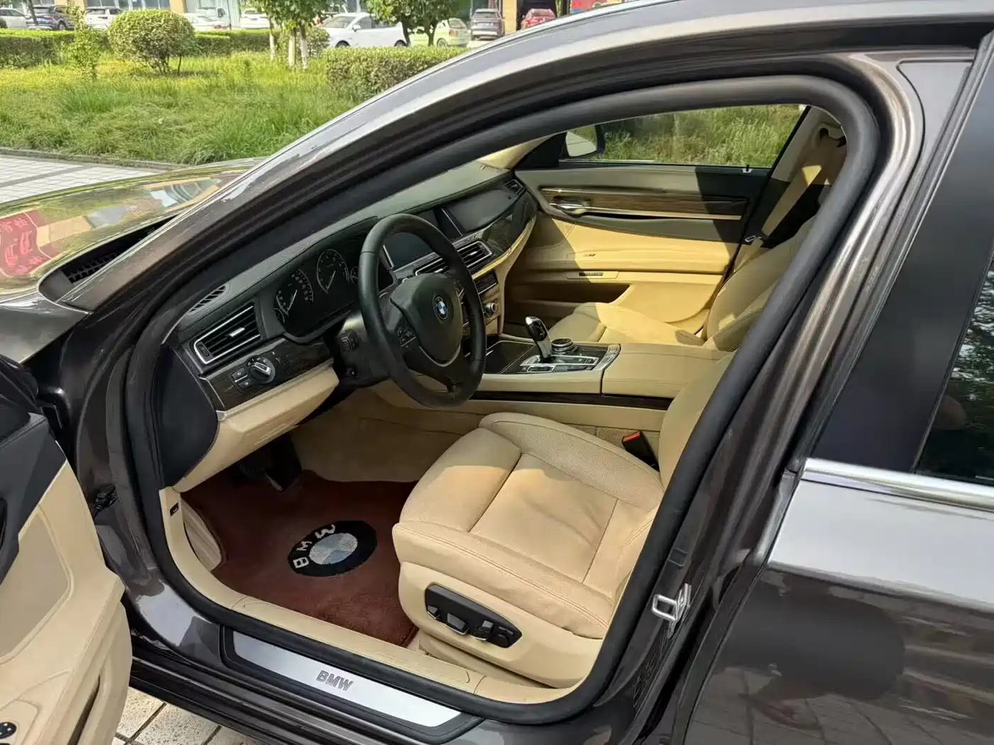 BMW 7 Series 2013 Model 730Li Luxury фото 6