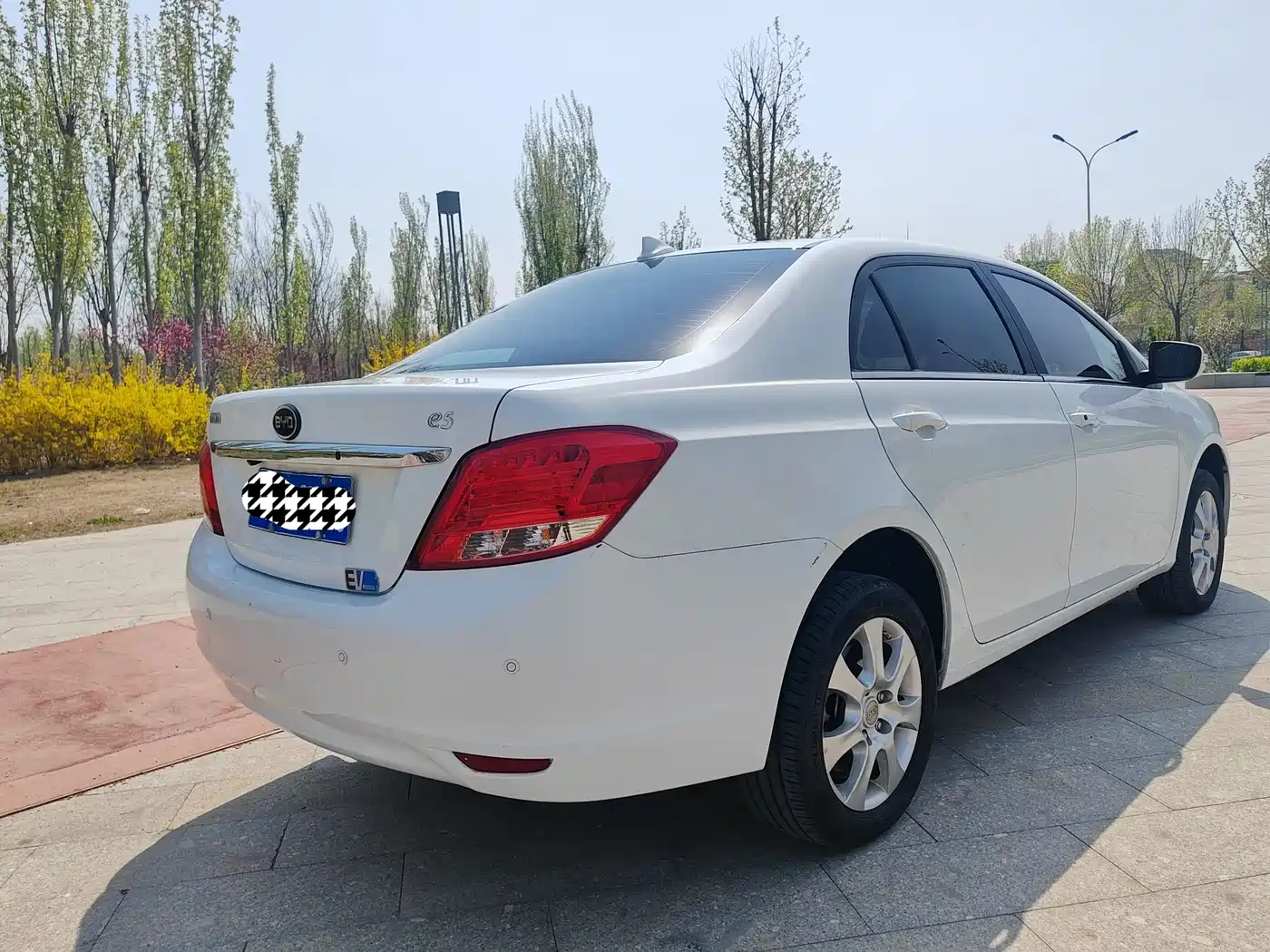 BYD E5