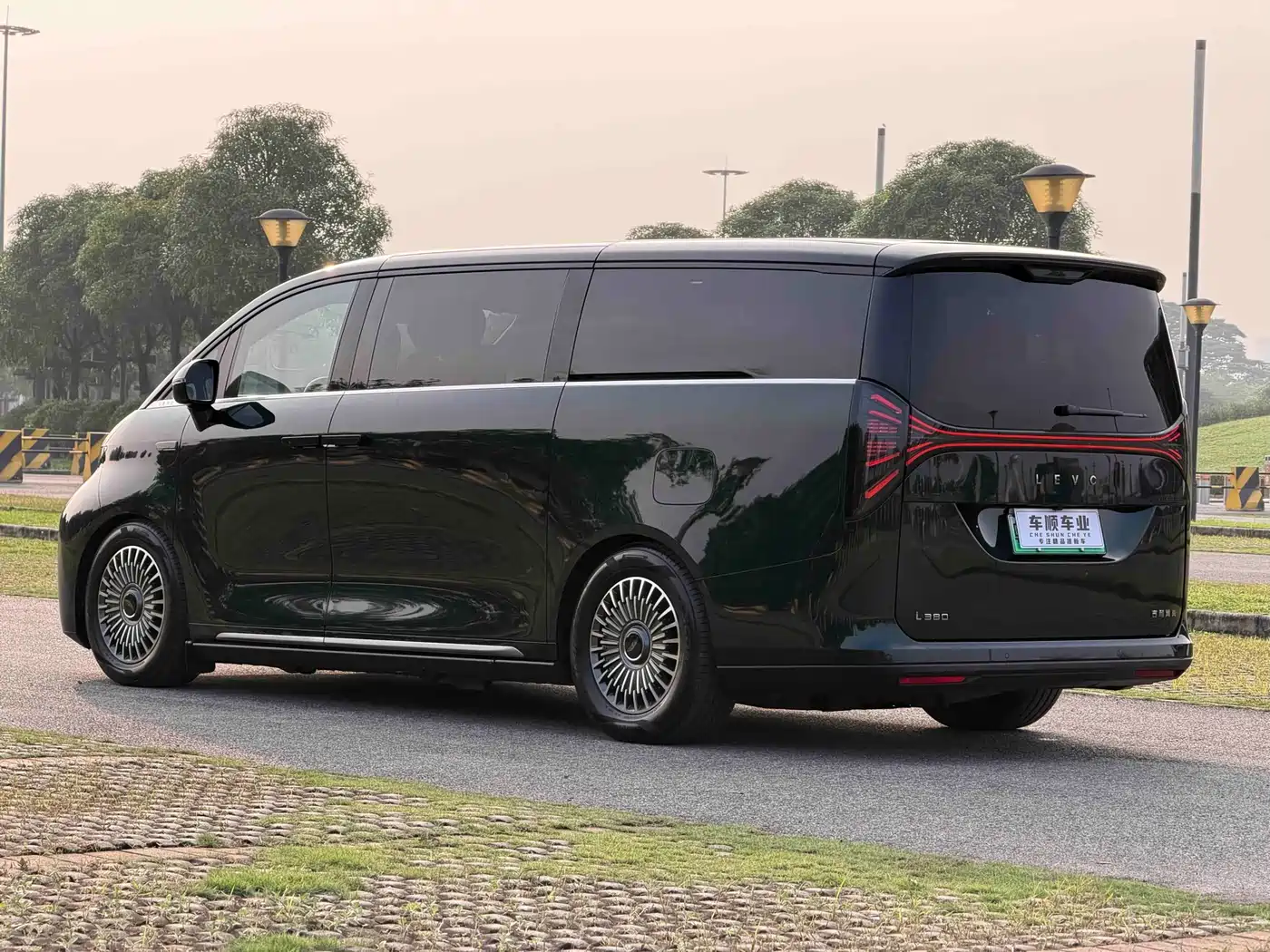 Geely Galaxy Yizhen L380 2025 Model 805km Flagship Edition AWD фото 6