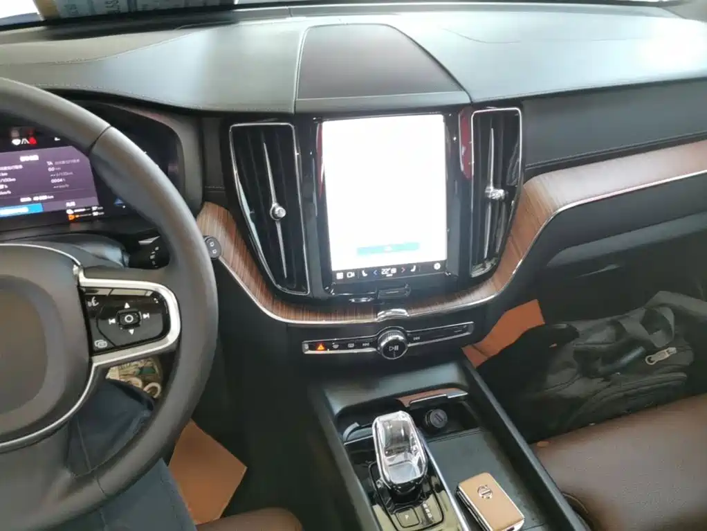 Volvo XC60 Plug-in Hybrid 2023 2024 T8 PHEV Long Range AWD Smart Elite Luxury Edition