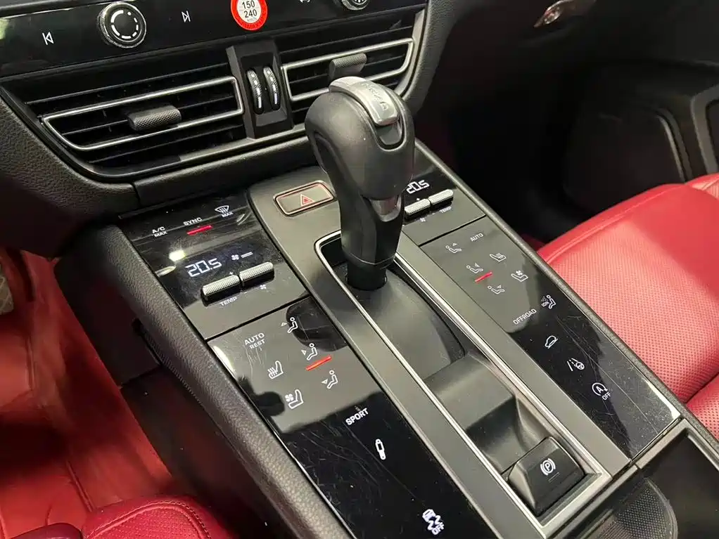 Porsche Macan 2023 Macan 2.0T фото 17