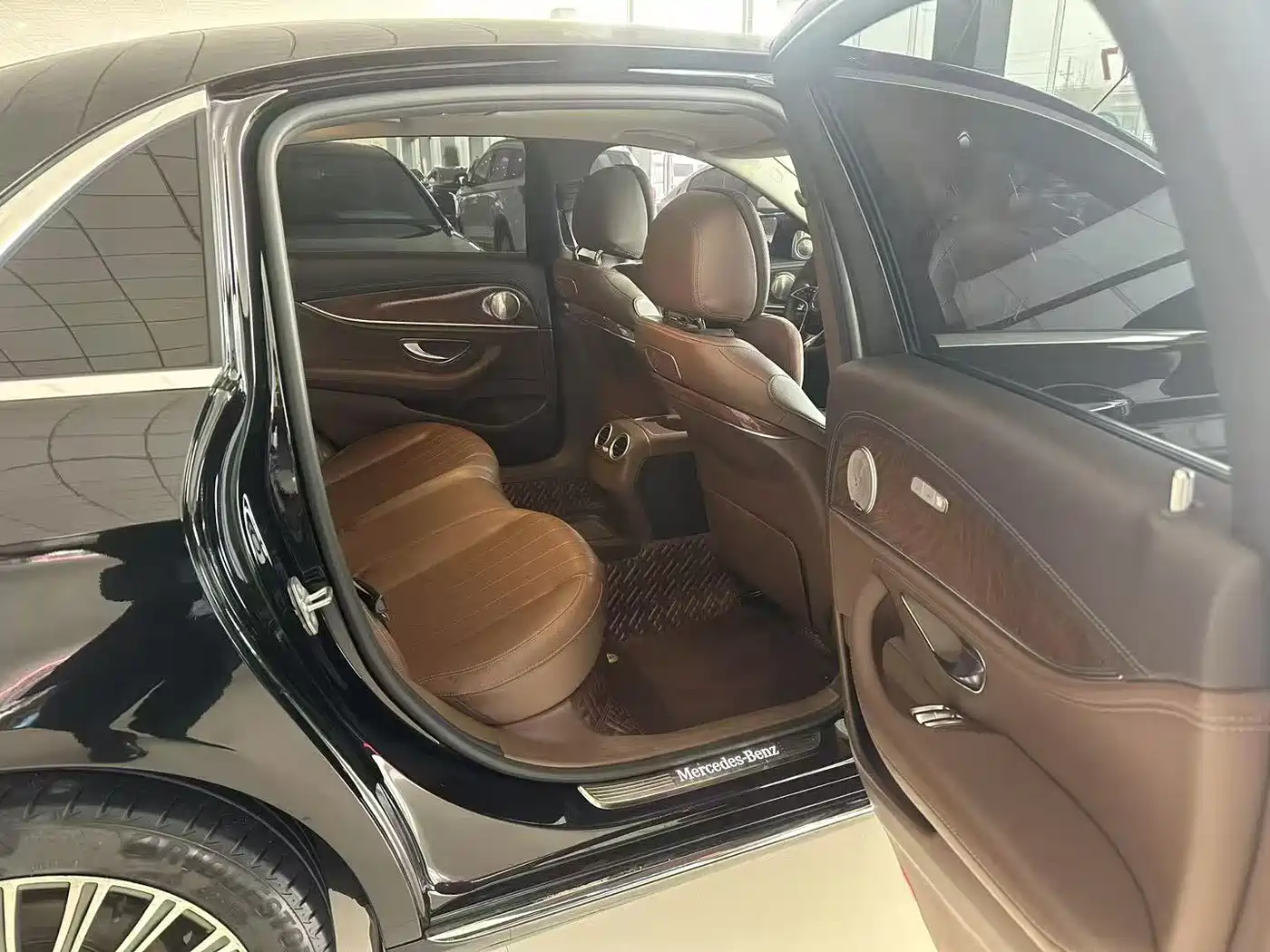 Mercedes-Benz E-Class 2018 Facelift E 200 L фото 6