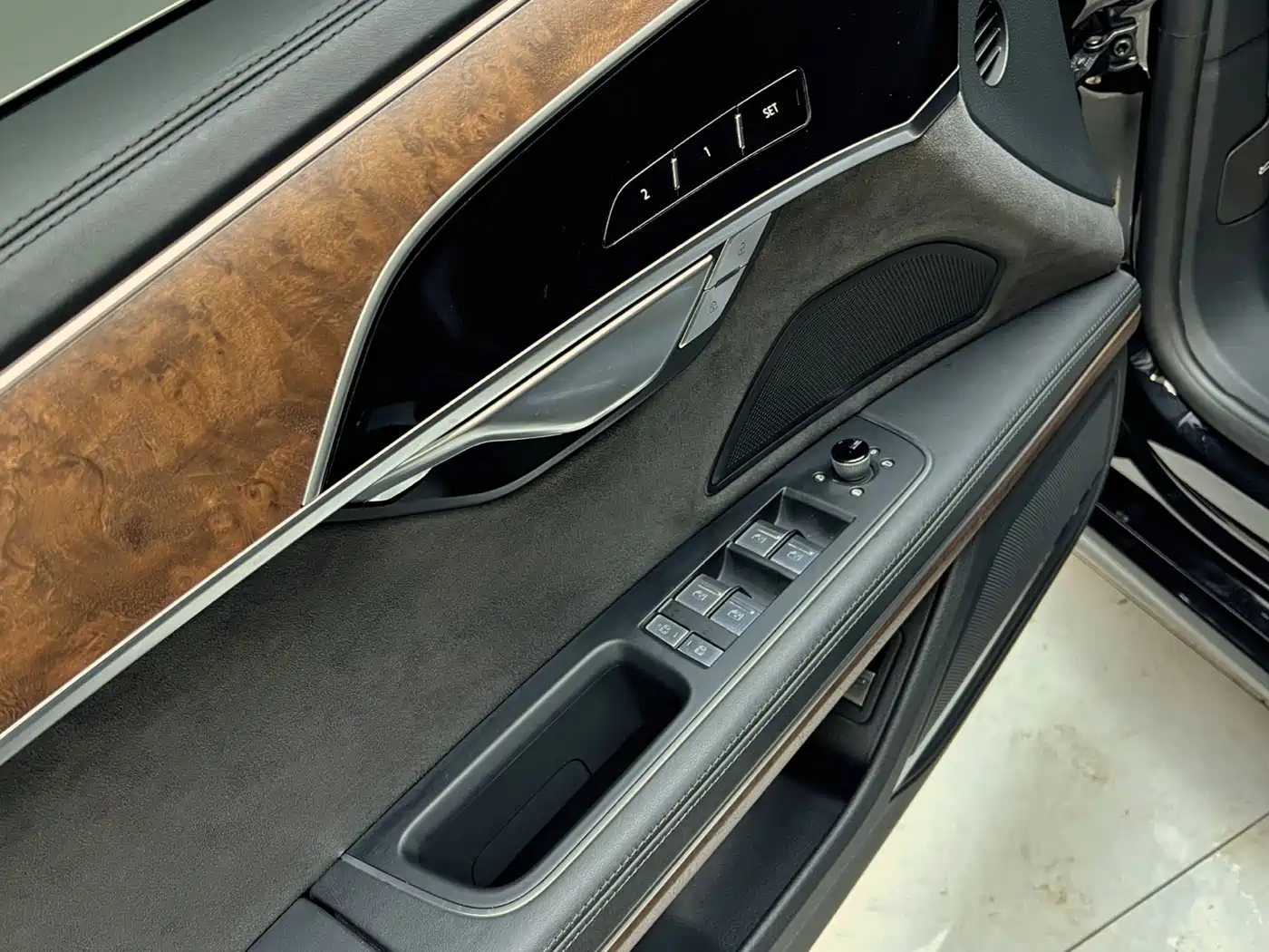 Audi A8 2023 A8L 50 TFSI quattro Premium фото 13