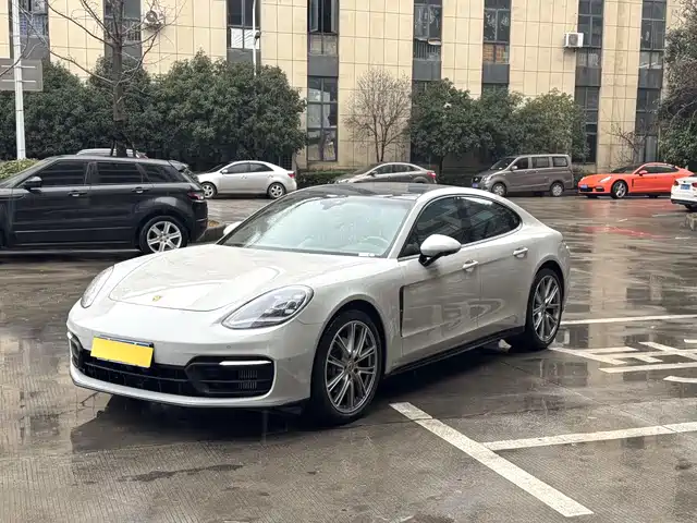 PORSCHE PANAMERA