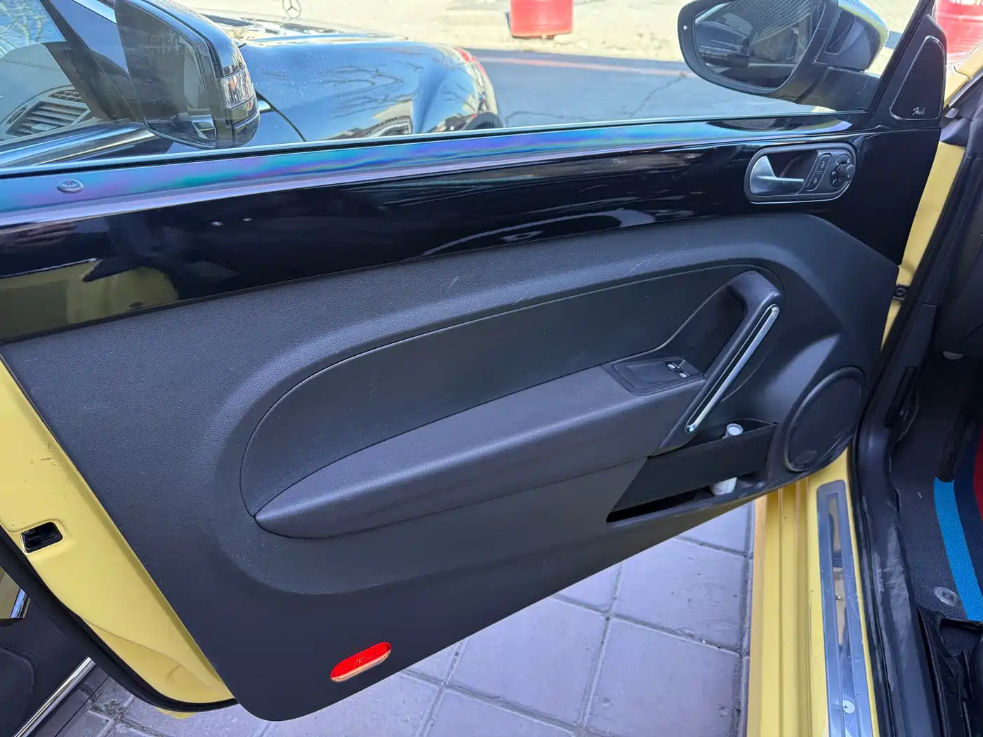 Volkswagen Beetle 2013 1.4TSI R-Line фото 6