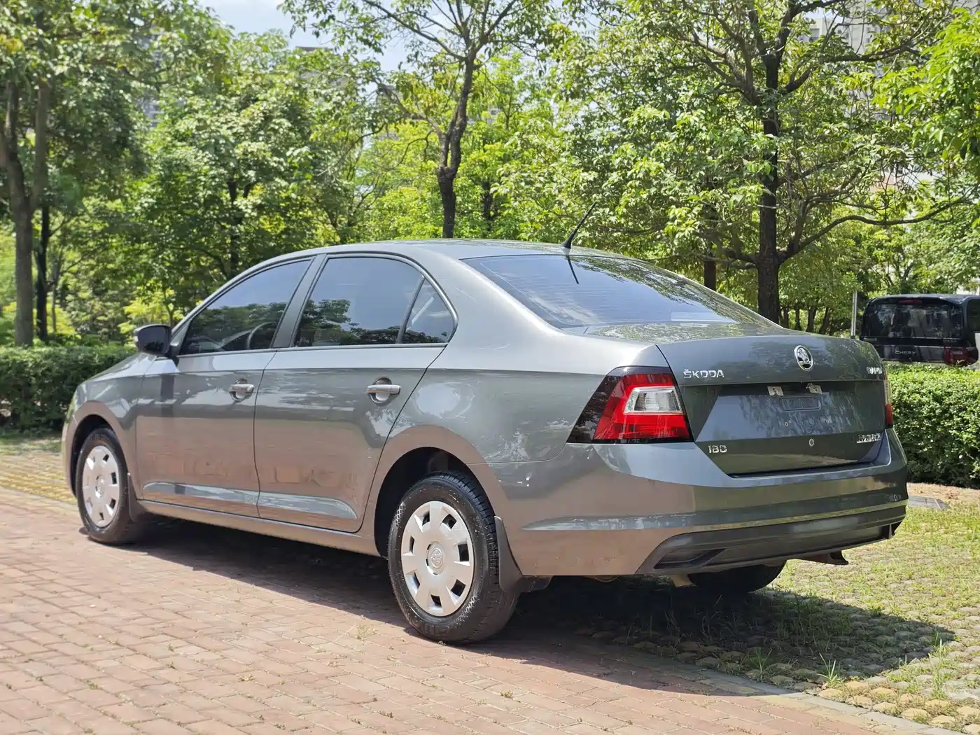 Škoda Rapid 2018 1.6L Manual Standard Edition фото 5