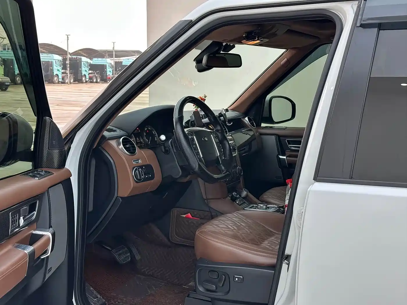 Land Rover Discovery 2015 3.0 SDV6 HSE Diesel фото 4