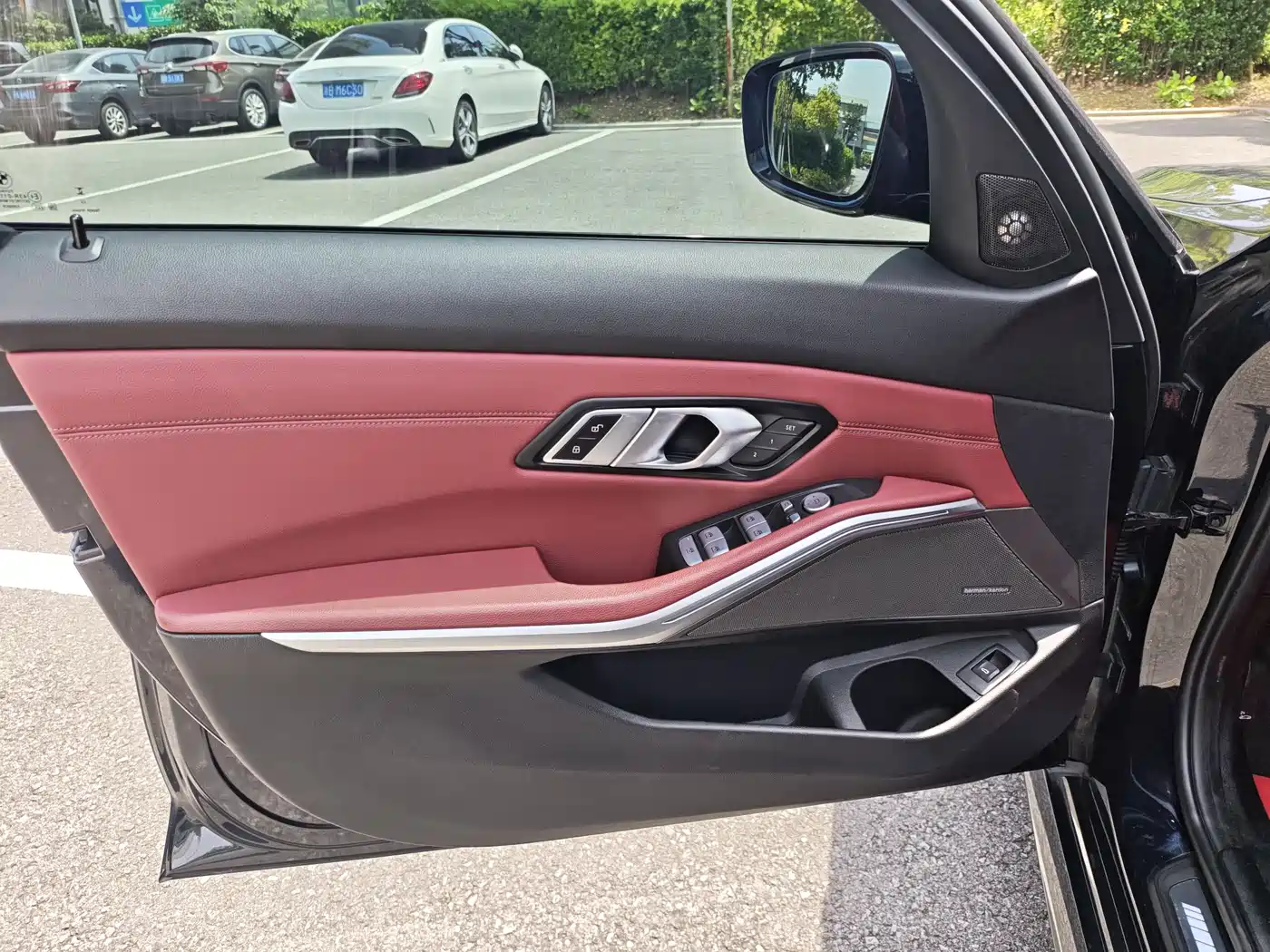 BMW 3 Series 2023 325Li M Sport Black Night Package фото 9