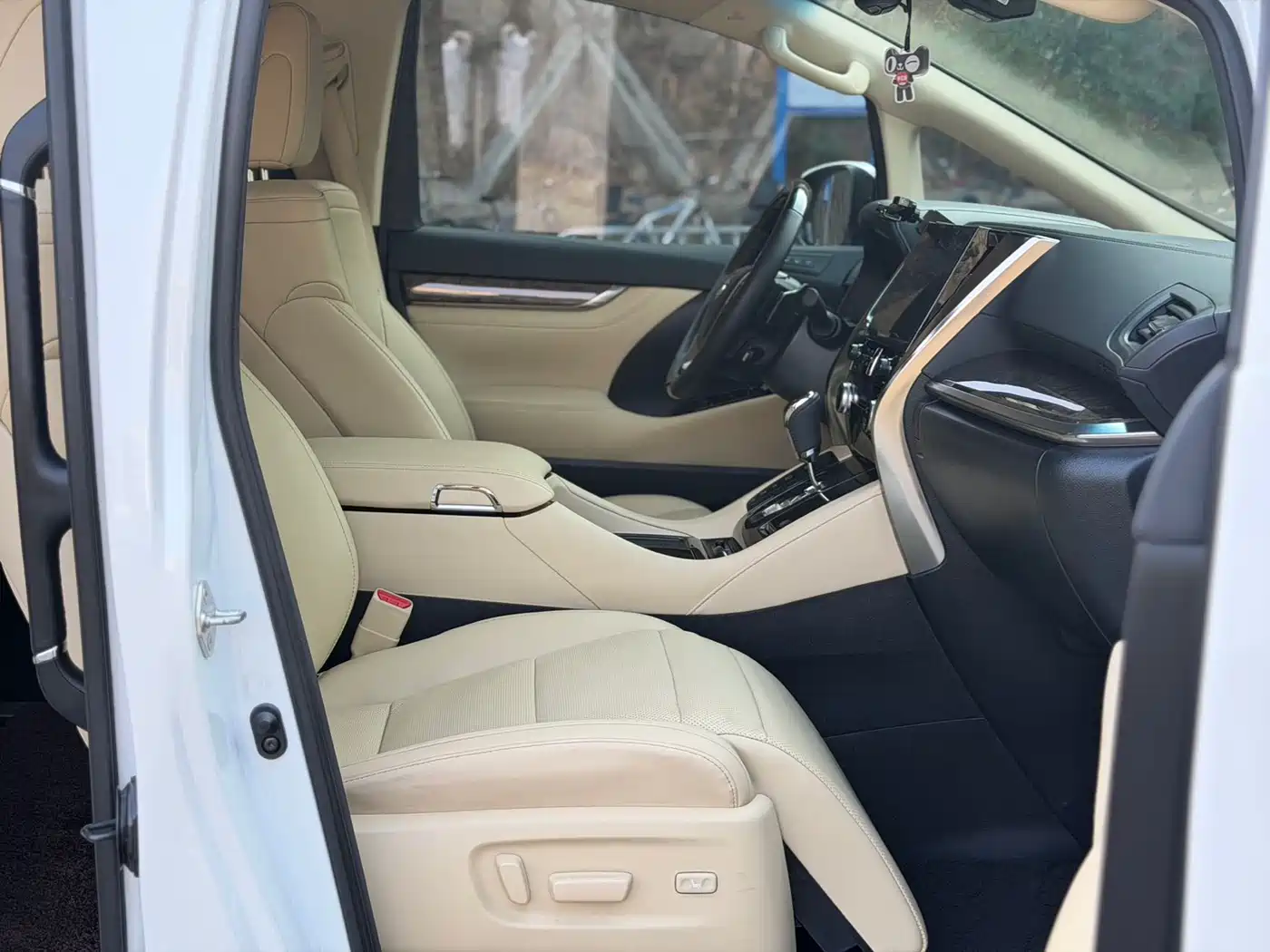 Toyota Alphard 2021 Hybrid 2.5L Premium фото 14