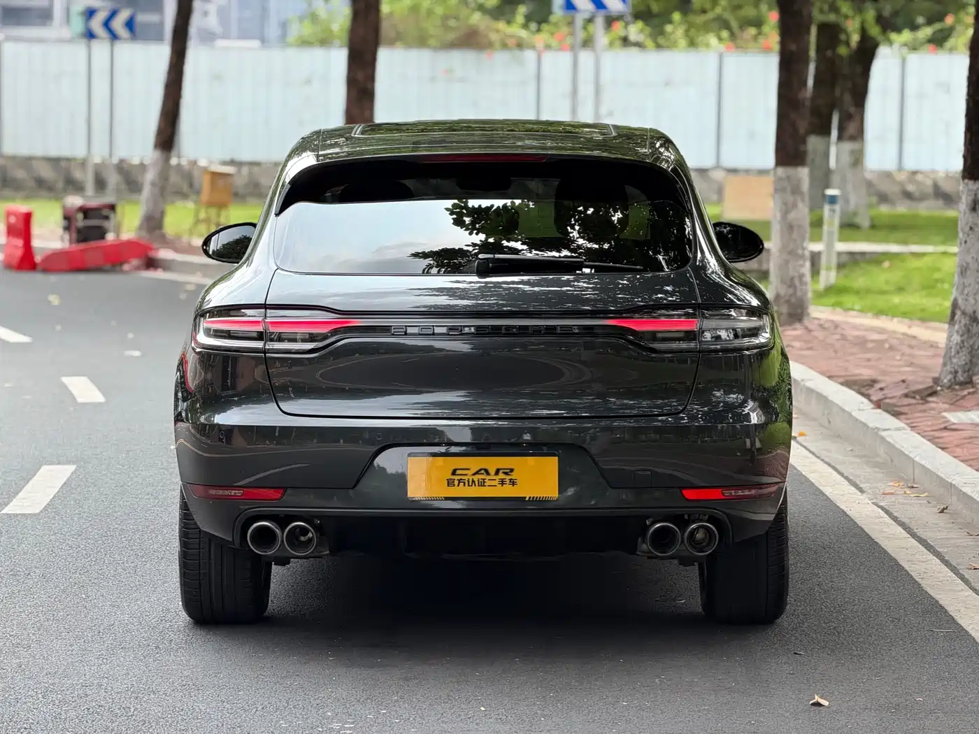 PORSCHE MACAN